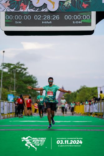 Race photo from Arutmin Borneo Run 2024