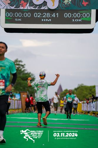 Race photo from Arutmin Borneo Run 2024