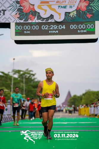 Race photo from Arutmin Borneo Run 2024