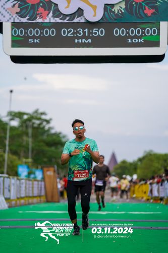 Race photo from Arutmin Borneo Run 2024