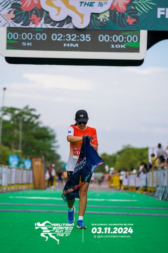 Race photo from Arutmin Borneo Run 2024