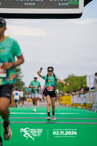 Race photo from Arutmin Borneo Run 2024