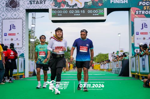 Race photo from Arutmin Borneo Run 2024