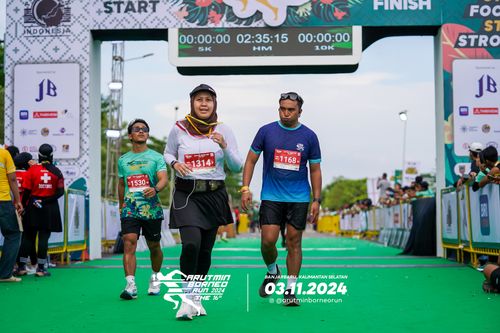 Race photo from Arutmin Borneo Run 2024