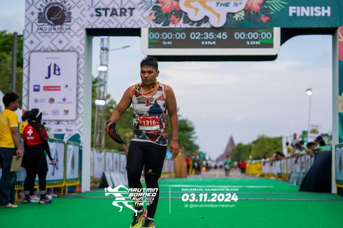 Race photo from Arutmin Borneo Run 2024