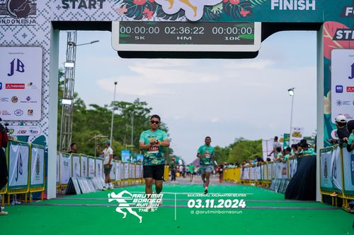 Race photo from Arutmin Borneo Run 2024