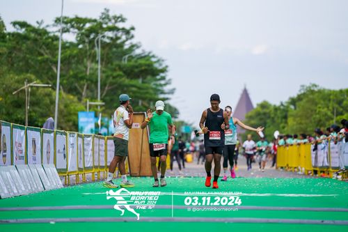 Race photo from Arutmin Borneo Run 2024