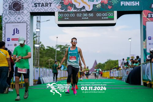Race photo from Arutmin Borneo Run 2024