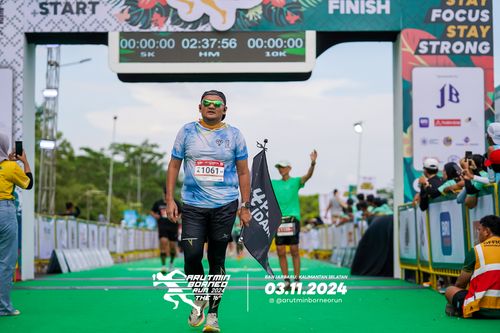 Race photo from Arutmin Borneo Run 2024