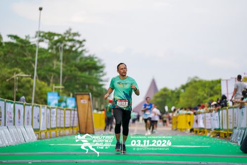 Race photo from Arutmin Borneo Run 2024