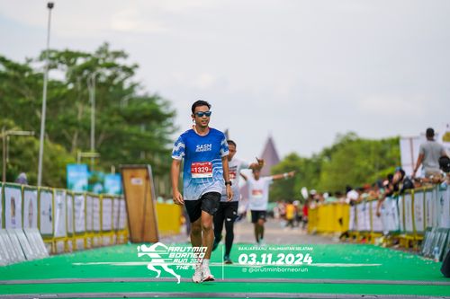 Race photo from Arutmin Borneo Run 2024