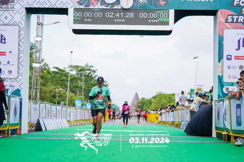 Race photo from Arutmin Borneo Run 2024