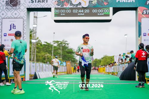 Race photo from Arutmin Borneo Run 2024