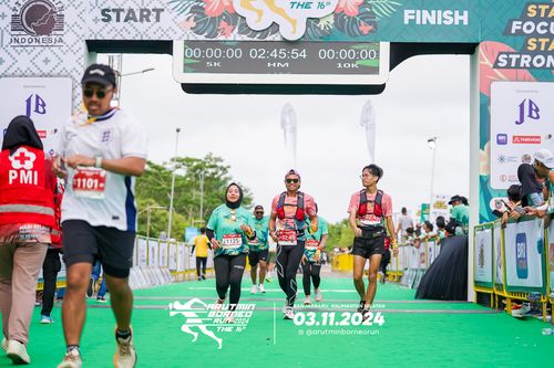 Race photo from Arutmin Borneo Run 2024
