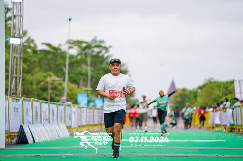 Race photo from Arutmin Borneo Run 2024