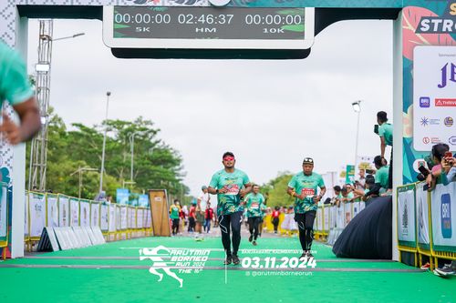 Race photo from Arutmin Borneo Run 2024