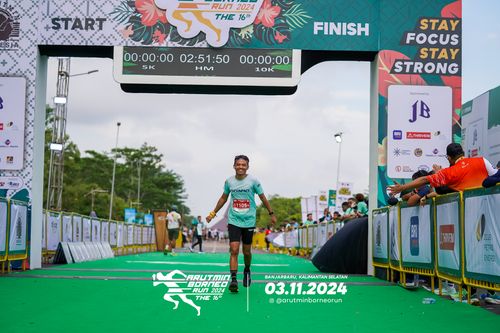 Race photo from Arutmin Borneo Run 2024