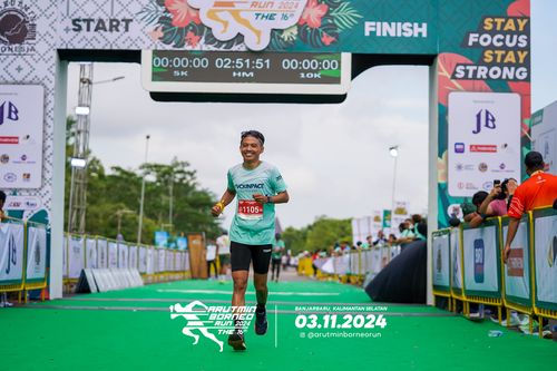 Race photo from Arutmin Borneo Run 2024