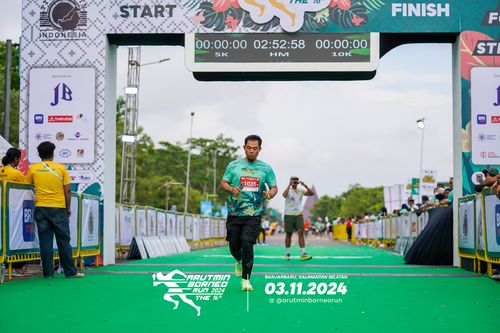 Race photo from Arutmin Borneo Run 2024