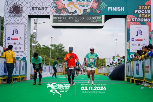 Race photo from Arutmin Borneo Run 2024