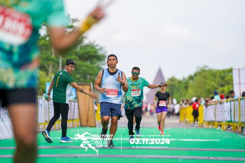 Race photo from Arutmin Borneo Run 2024