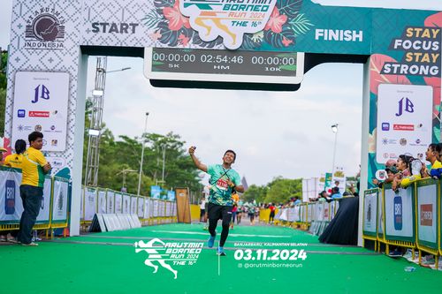 Race photo from Arutmin Borneo Run 2024