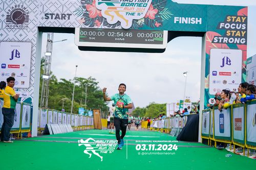 Race photo from Arutmin Borneo Run 2024
