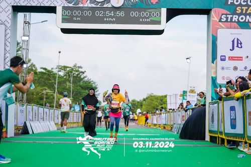 Race photo from Arutmin Borneo Run 2024