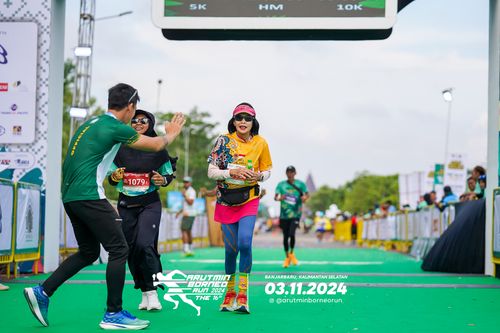 Race photo from Arutmin Borneo Run 2024