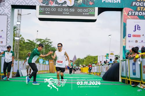 Race photo from Arutmin Borneo Run 2024