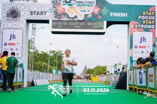 Race photo from Arutmin Borneo Run 2024