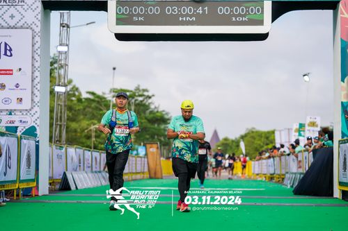 Race photo from Arutmin Borneo Run 2024
