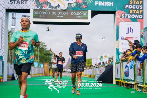 Race photo from Arutmin Borneo Run 2024
