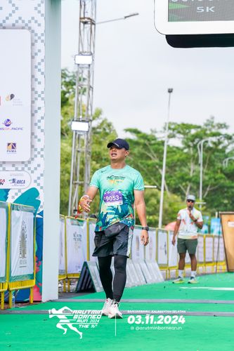 Race photo from Arutmin Borneo Run 2024