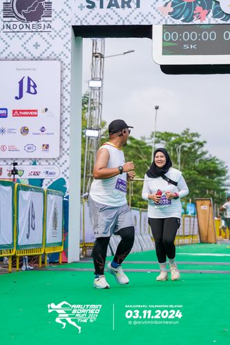 Race photo from Arutmin Borneo Run 2024