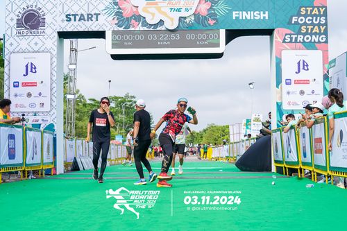 Race photo from Arutmin Borneo Run 2024