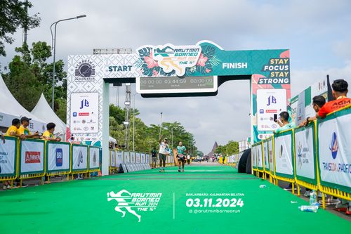 Race photo from Arutmin Borneo Run 2024