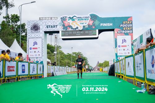 Race photo from Arutmin Borneo Run 2024