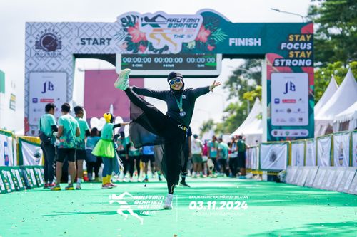 Race photo from Arutmin Borneo Run 2024