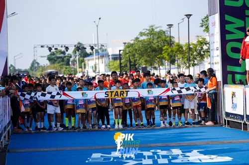 Race photo from PIK NITE RUN 2025