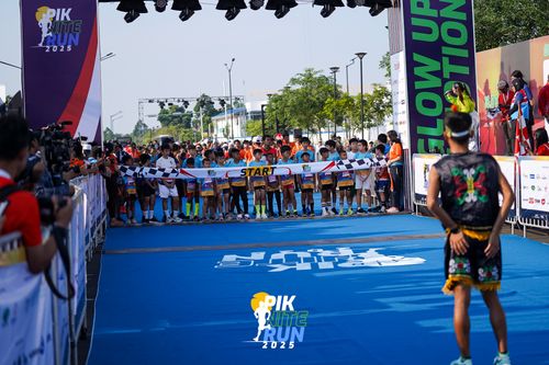 Race photo from PIK NITE RUN 2025