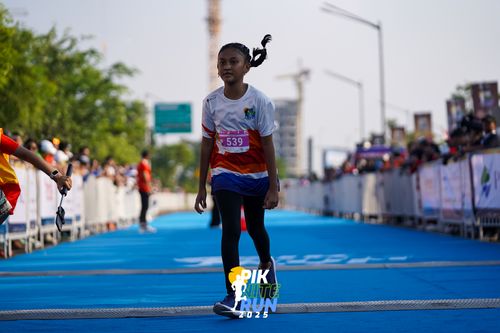 Race photo from PIK NITE RUN 2025