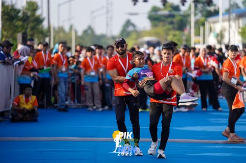 Race photo from PIK NITE RUN 2025