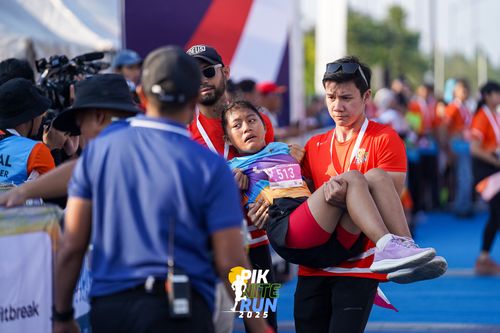 Race photo from PIK NITE RUN 2025