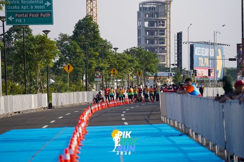 Race photo from PIK NITE RUN 2025