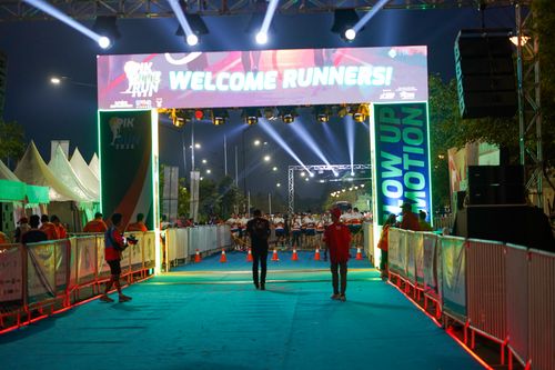 Race photo from PIK NITE RUN 2025