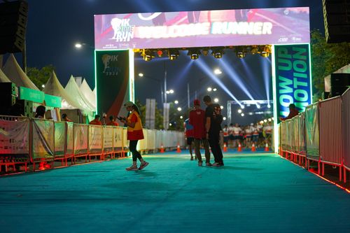 Race photo from PIK NITE RUN 2025