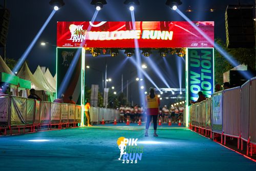 Race photo from PIK NITE RUN 2025