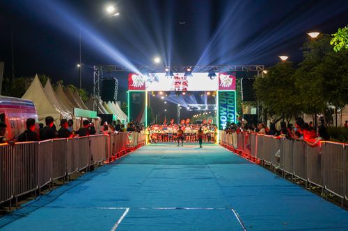 Race photo from PIK NITE RUN 2025