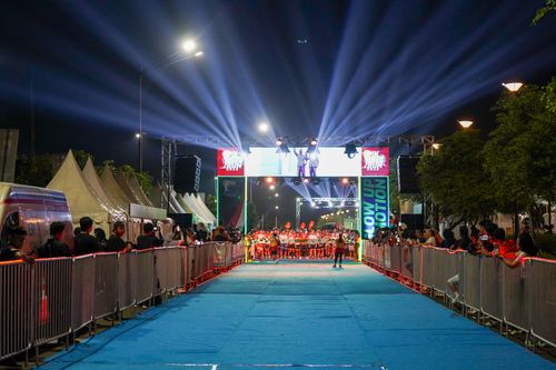 Race photo from PIK NITE RUN 2025
